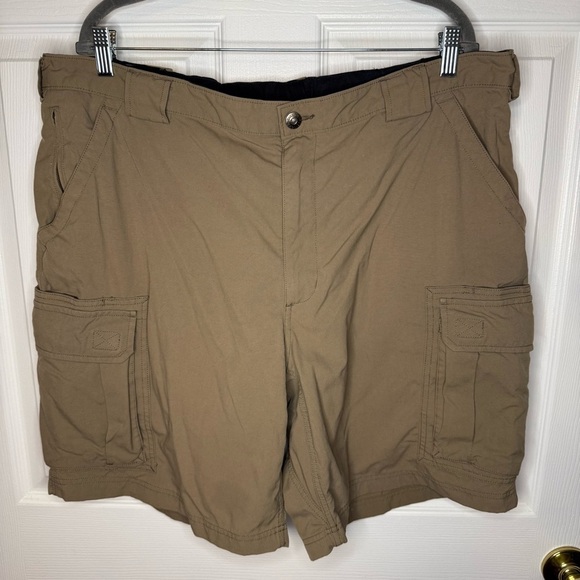 Duluth Trading Tan Cargo Shorts with Relaxed Fit and Elastic Waist Size 2XL GUC - Picture 1 of 7